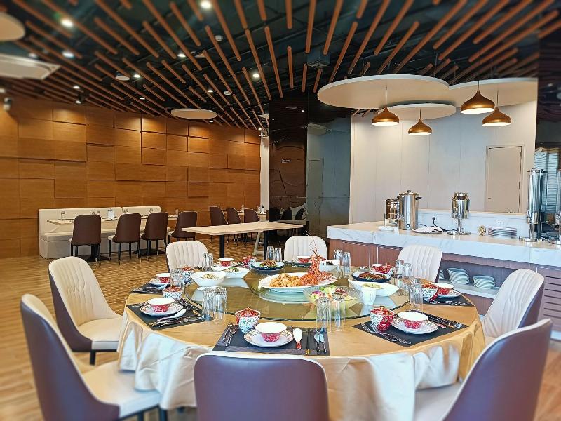 Escale International Hotel image