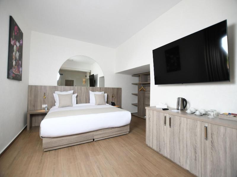 555 Hotel Clubbing Adults Only image