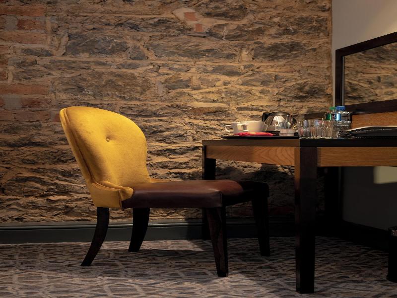 The Old Borough By Wetherspoon image