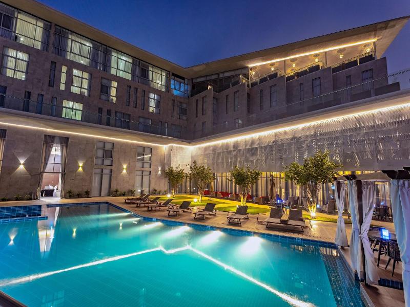 Alisa Hotel Tema image
