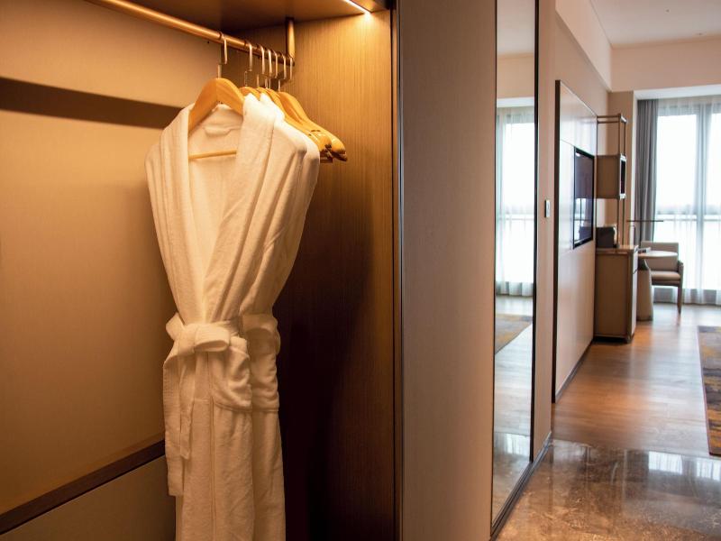 Ln Dongfang Hotel Pazhou image