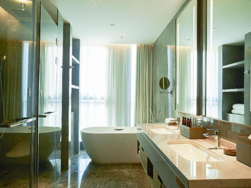 Ln Dongfang Hotel Pazhou image