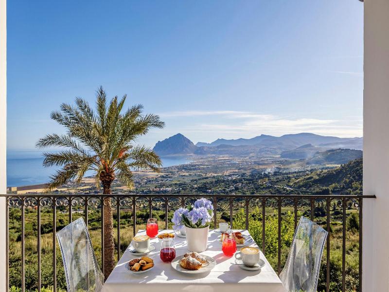 Venere Di Erice Resort image