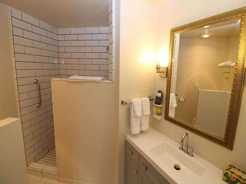 Back Bay Inn image