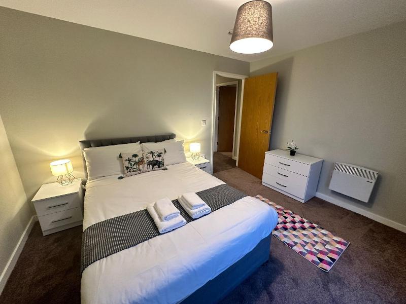 Adelphi Wharf Apartments By Beehosting image
