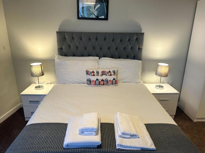 Adelphi Wharf Apartments By Beehosting image