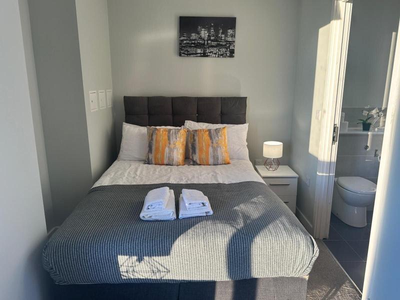 Adelphi Wharf Apartments By Beehosting image