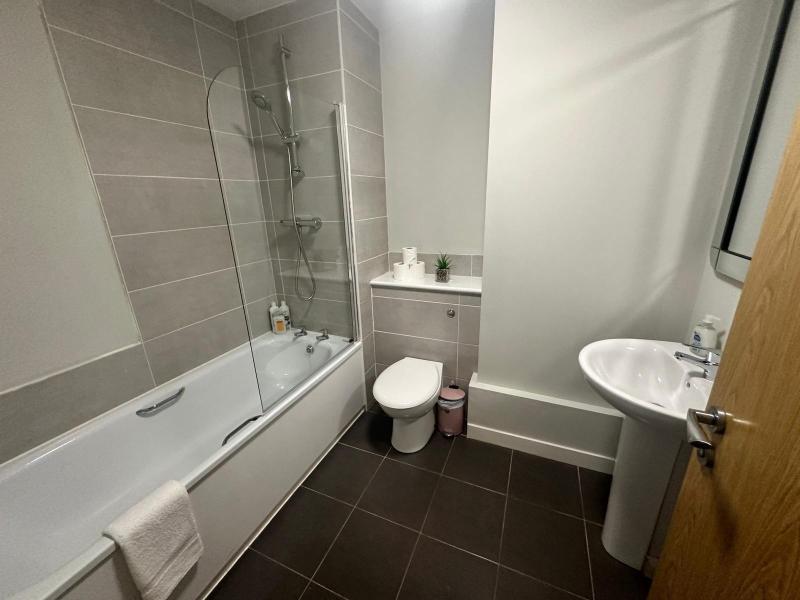 Adelphi Wharf Apartments By Beehosting image