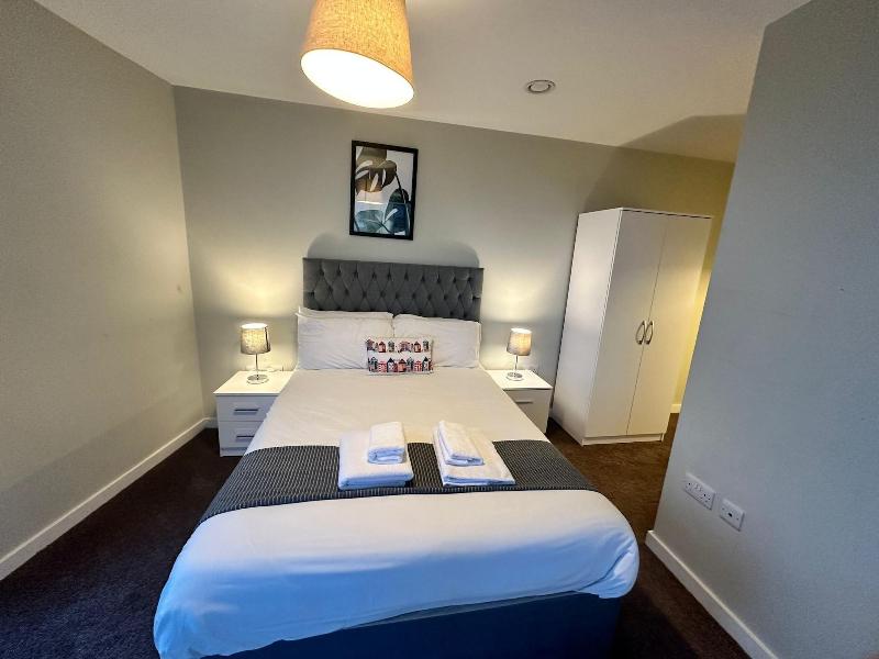 Adelphi Wharf Apartments By Beehosting image
