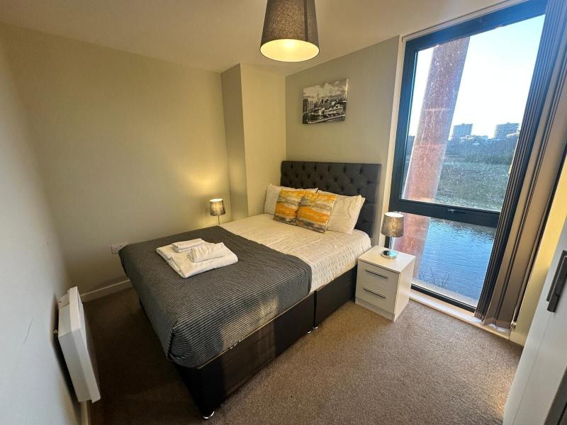 Adelphi Wharf Apartments By Beehosting image