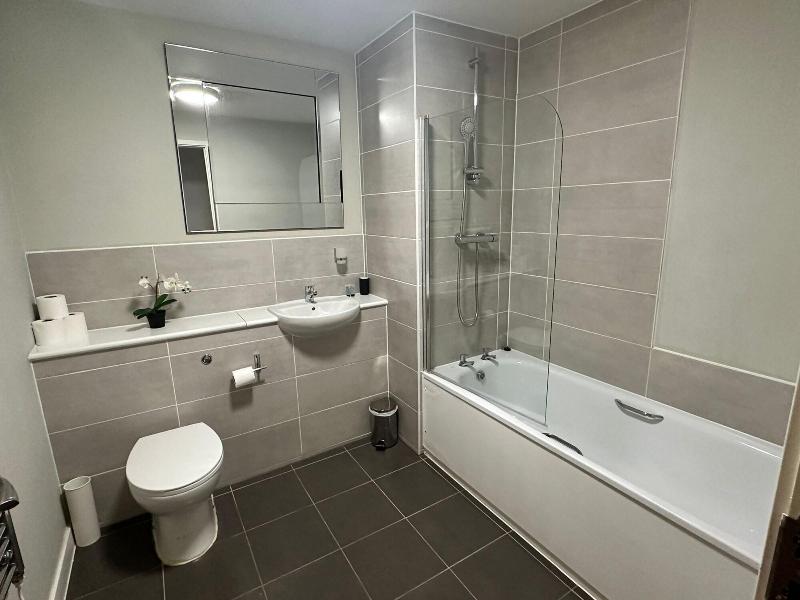Adelphi Wharf Apartments By Beehosting image