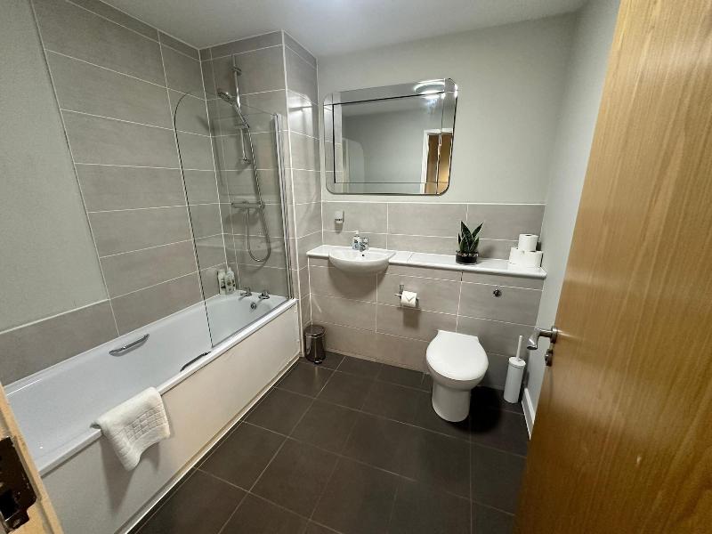 Adelphi Wharf Apartments By Beehosting image