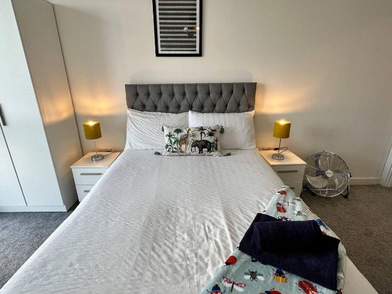 Adelphi Wharf Apartments By Beehosting image
