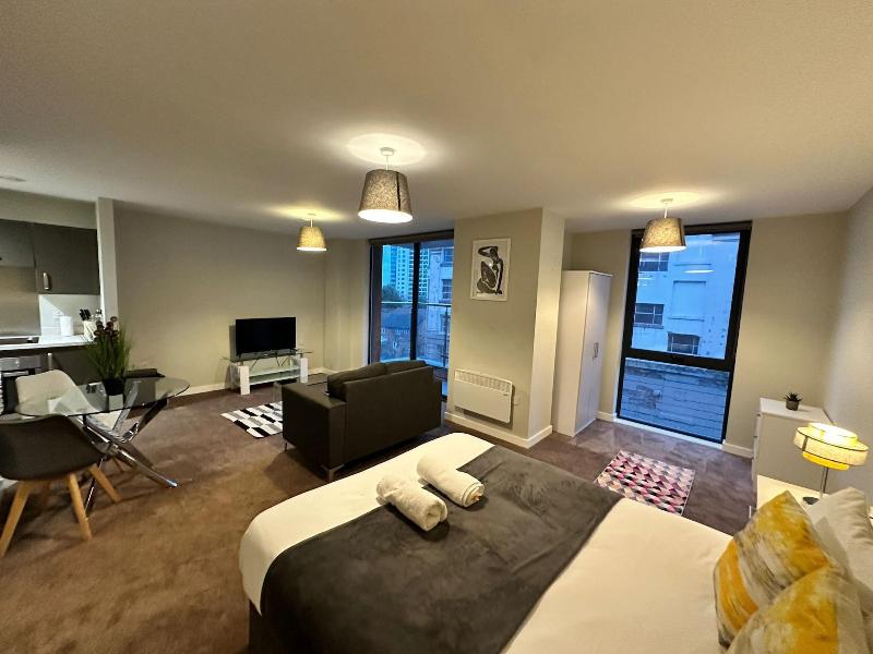 Adelphi Wharf Apartments By Beehosting image