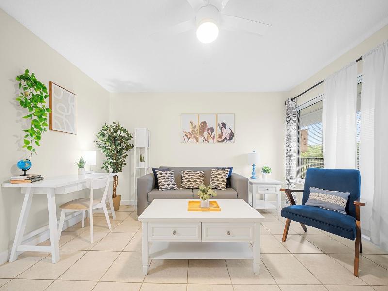 Riverwatch Apartments By Lowkl image