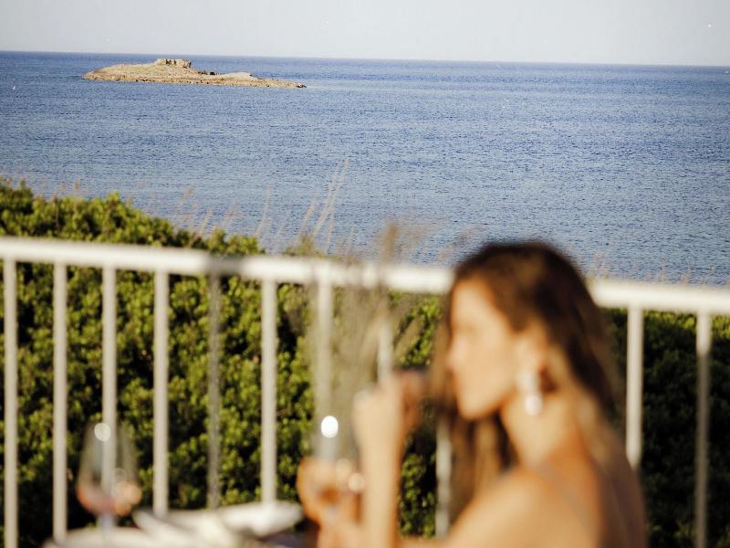 Alero Seaside Skyros Resort