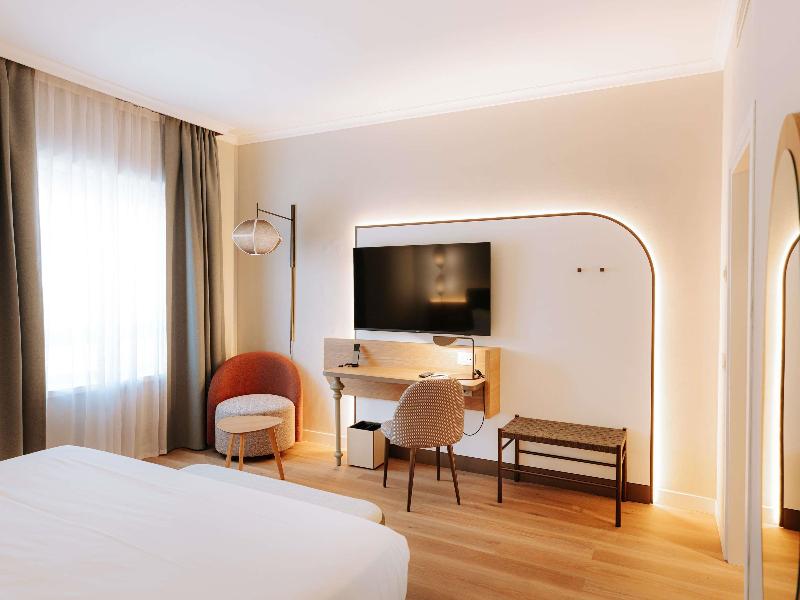 Mövenpick Hotel Bari image