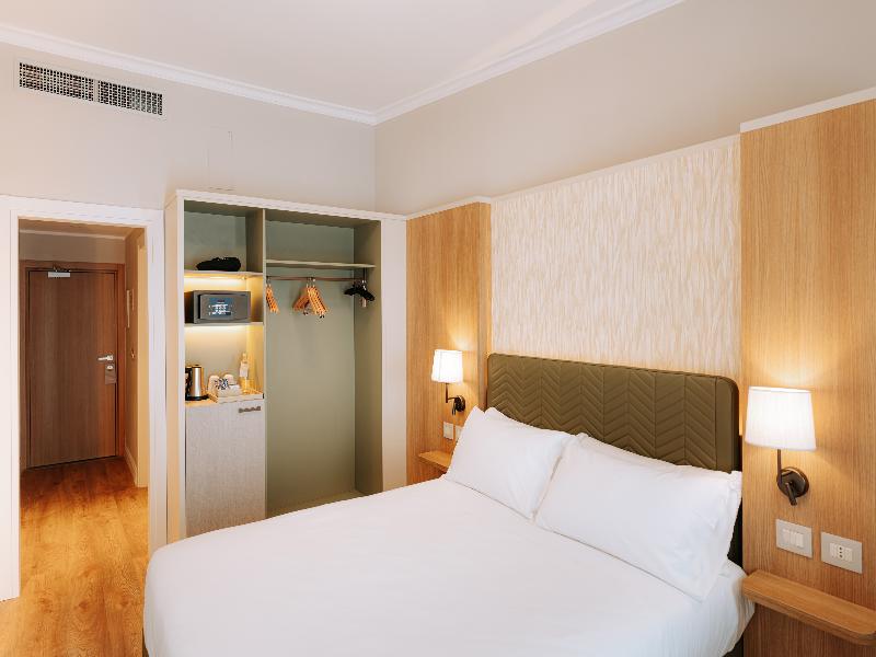Mövenpick Hotel Bari image