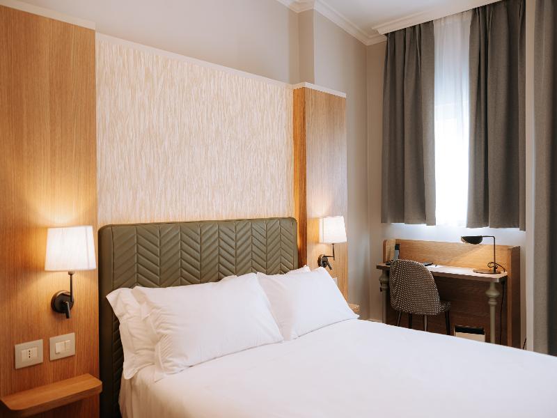 Mövenpick Hotel Bari image
