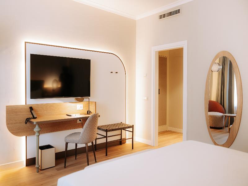 Mövenpick Hotel Bari image