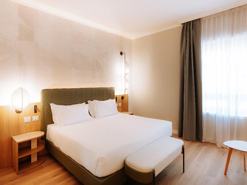 Mövenpick Hotel Bari image