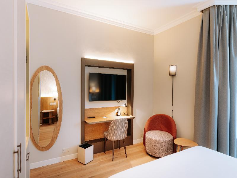Mövenpick Hotel Bari image