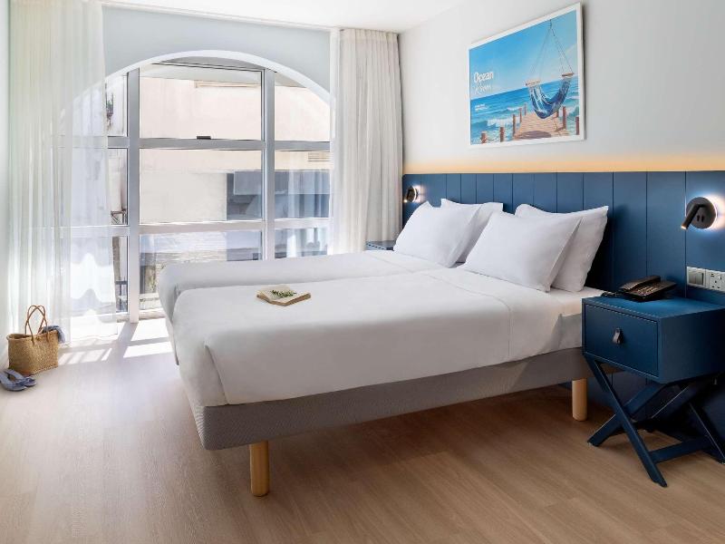 ibis Styles Larnaca Finikoudes Beach image