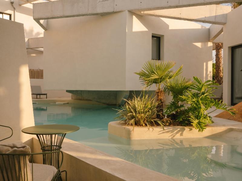 RIVELIAN Grand Menorca image