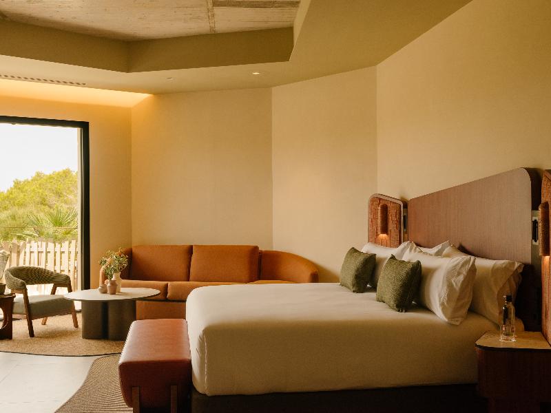 RIVELIAN Grand Menorca image