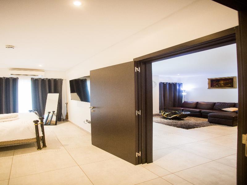 Accra Luxury Apartments At Loxwood image