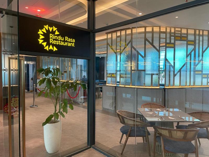 Grand Anara Airport Hotel image