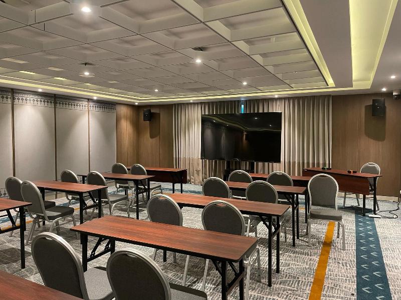 Grand Anara Airport Hotel image