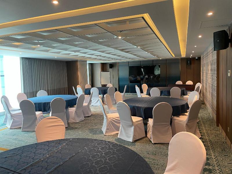 Grand Anara Airport Hotel image
