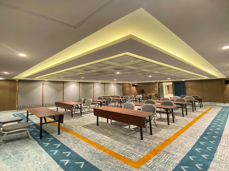 Grand Anara Airport Hotel image