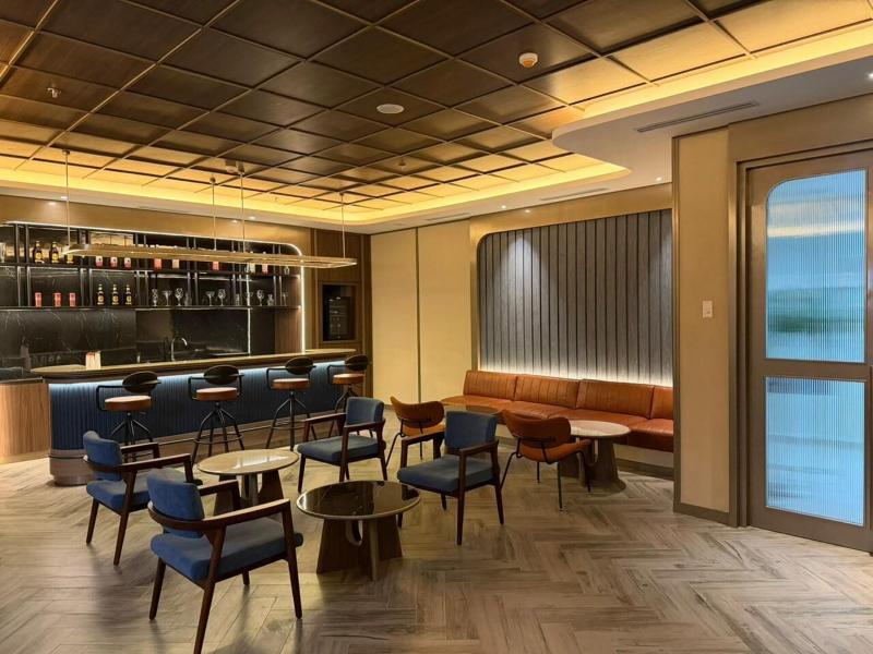Grand Anara Airport Hotel image