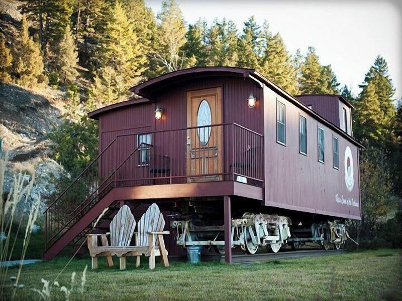 Chico Hot Springs Resort image