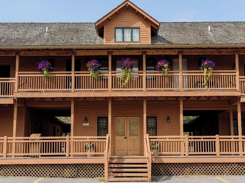 Chico Hot Springs Resort image