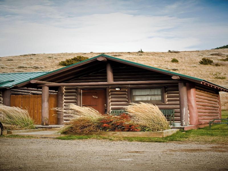 Chico Hot Springs Resort image