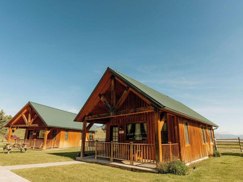 Chico Hot Springs Resort image
