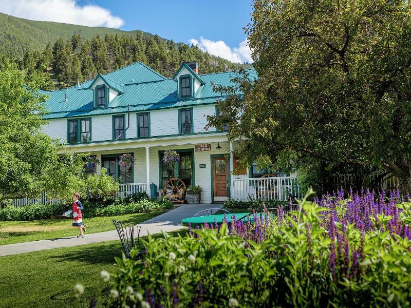 Chico Hot Springs Resort image