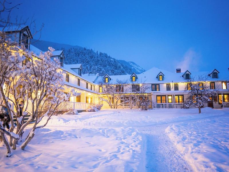 Chico Hot Springs Resort image