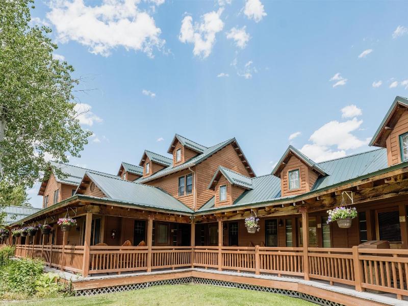 Chico Hot Springs Resort image