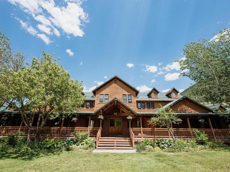 Chico Hot Springs Resort image