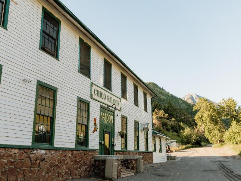 Chico Hot Springs Resort image