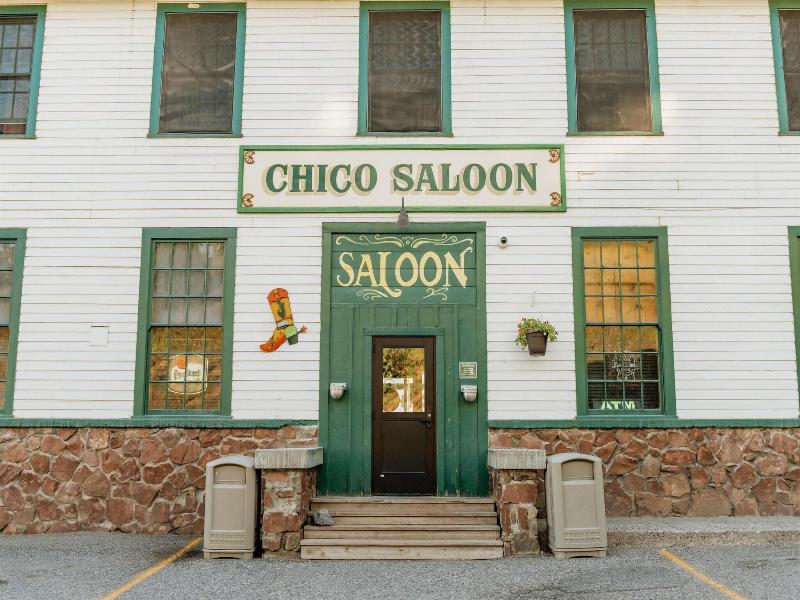 Chico Hot Springs Resort image