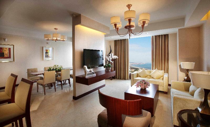 Crowne Plaza Yantai Sea View image