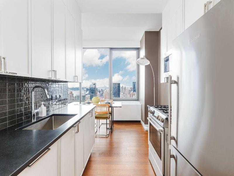 2 Bedroom Luxury Empire State View image