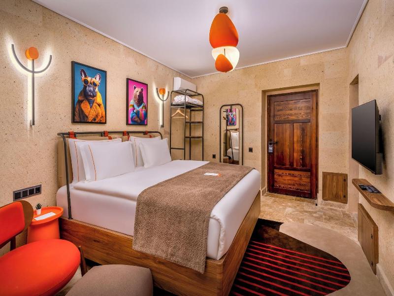 DOUBLE CITY VIEW QUEEN BED