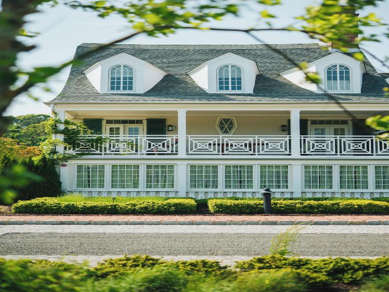 Canoe Place Inn And Cottages image