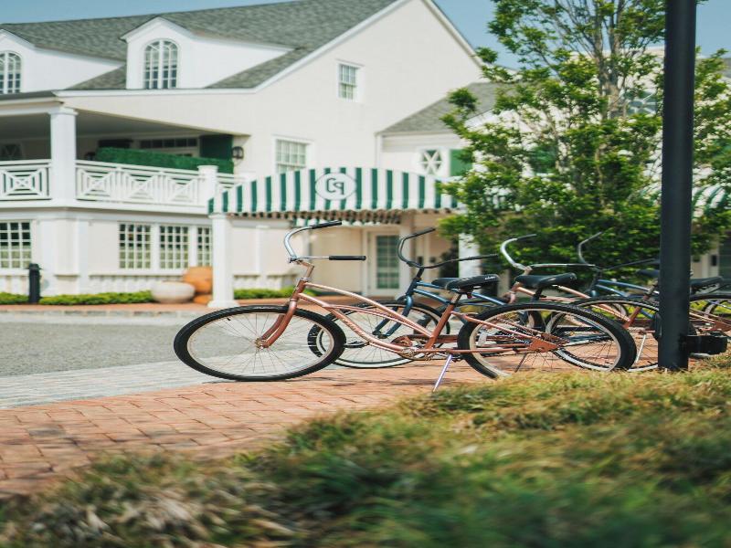 Canoe Place Inn And Cottages image